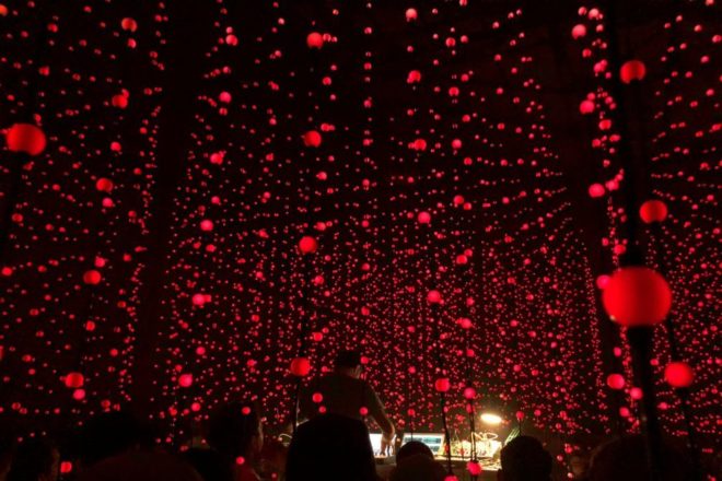 20 fotografija kao dokaz da Four Tet ima jedan od najboljih live showova