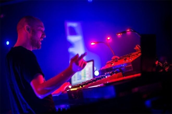 Mixmag i Paul Kalkbrenner u njegovom Back To The Future live showu u LA-u