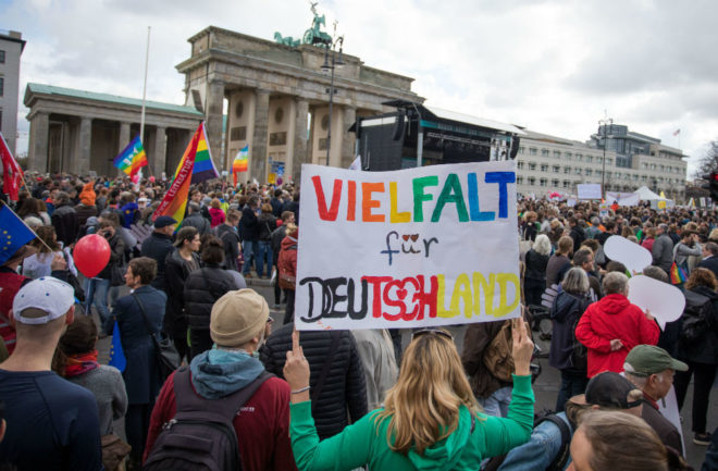 Rave prosvjednici nadjačali prosvjed ekstremnih desničara u Berlinu