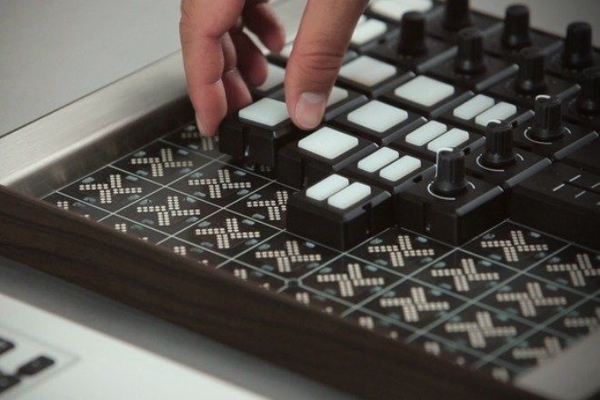 Modularni kontroler za DJ-eve i producente