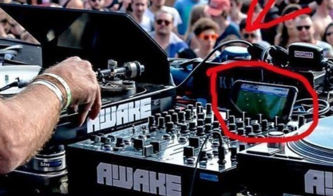Sven Väth za vrijeme seta gledao Euro 2016. 2 Sven Väth za vrijeme seta gledao Euro 2016. 1